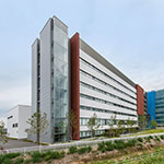 東北医科薬科大学　医学部教育研究棟